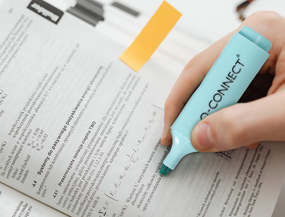 MARCADOR FLUORESCENTE Q-CONNECT PASTEL PONTA BISELADA ESTOJO DE SECRETARIA 8 CORES SORTIDAS