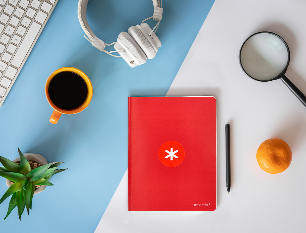 CADERNO COSIDO ANTARTIK A5+ PLUS 48 F 90 GR PAUTADO COM MARGEM 6 CORES SORTIDAS