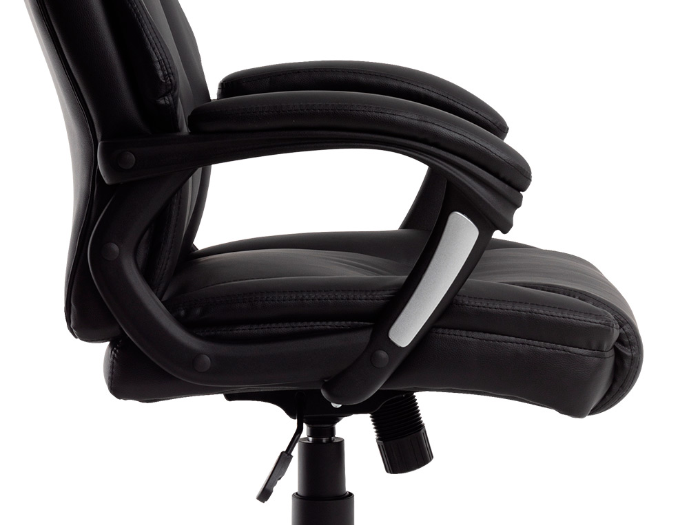 CADEIRA DE DIRECAO Q-CONNECT BOLZANO IMIT PELE BASE METALICA ALT MAX 1260 LARG 650 PROF 730 MM RODAS PREMIUM COR PRETO