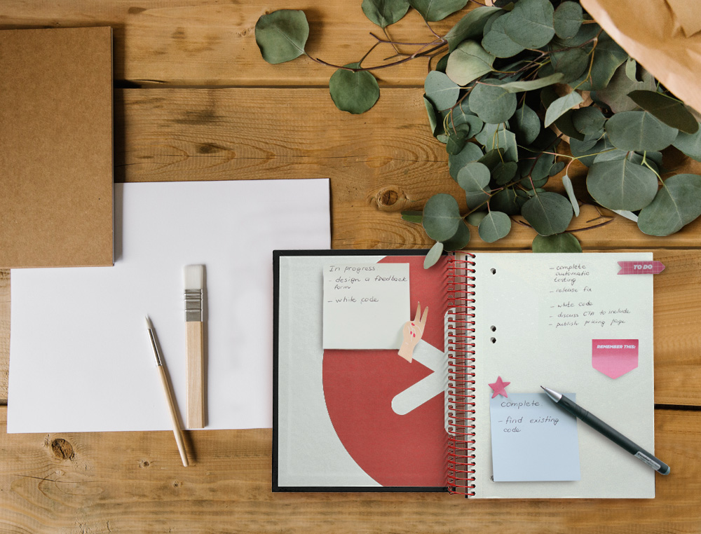 CADERNO ESPIRAL DIN A5 ANTARTIK CAPA FORRADA 120 F 100 GR LISO COM BANDAS DE CORES 6 FUROS COR PRETO